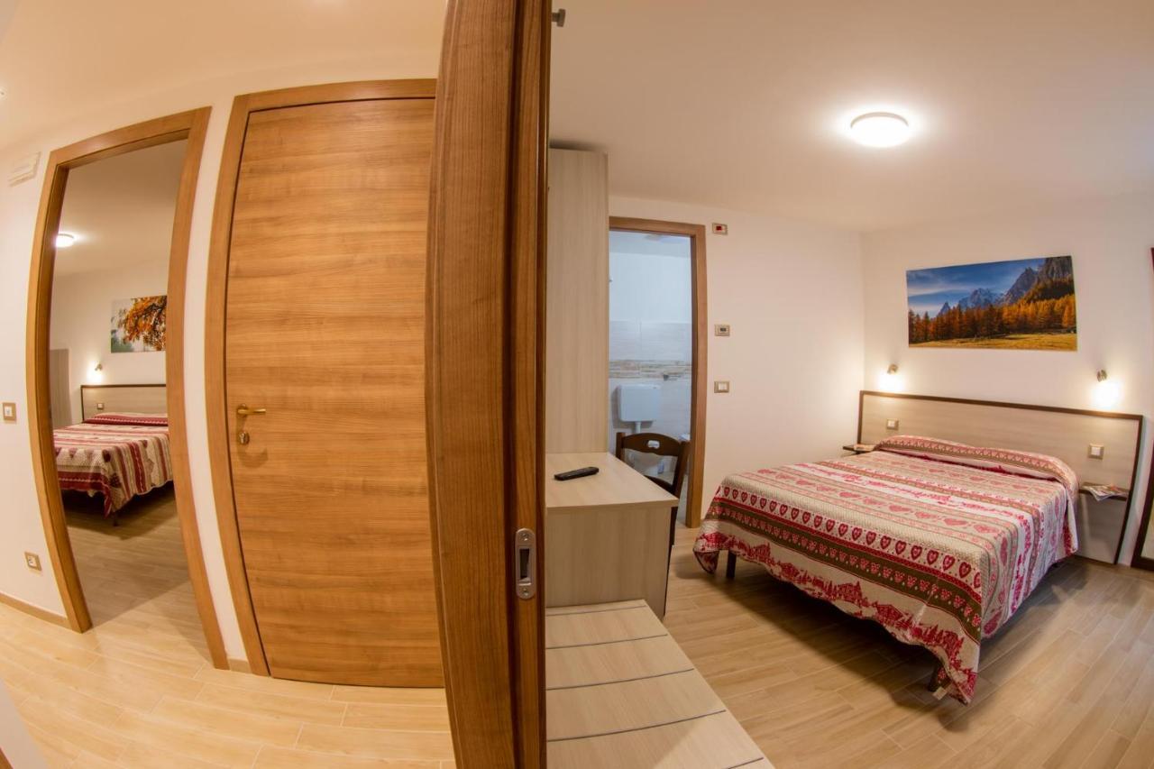 Chambres D'Hotel A Rosy アオスタ エクステリア 写真