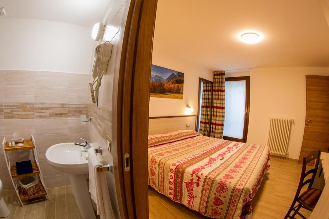 Chambres D'Hotel A Rosy アオスタ エクステリア 写真